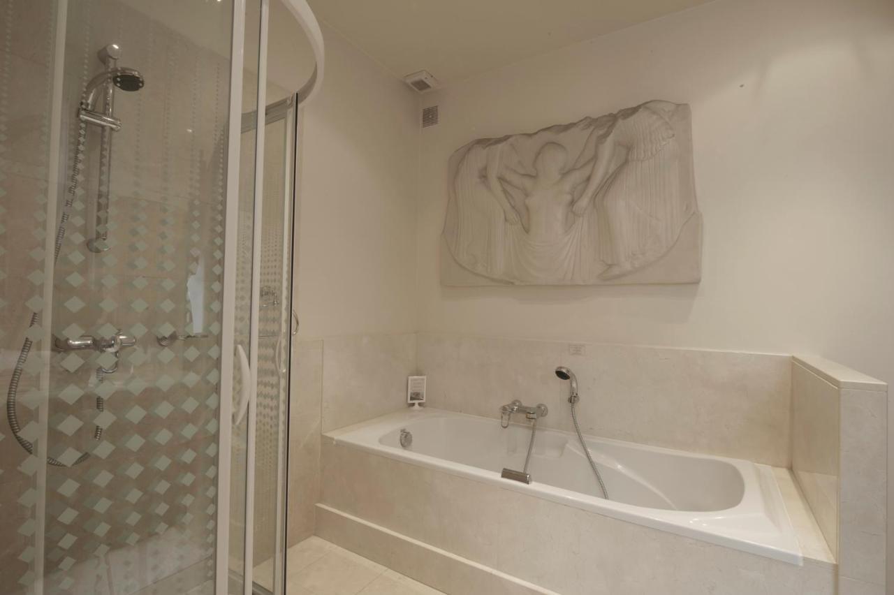 King Room Spa Bath