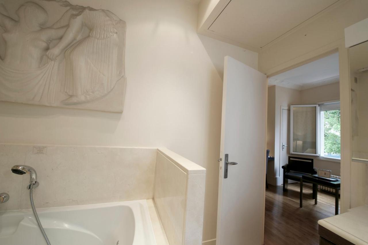 King Room Spa Bath