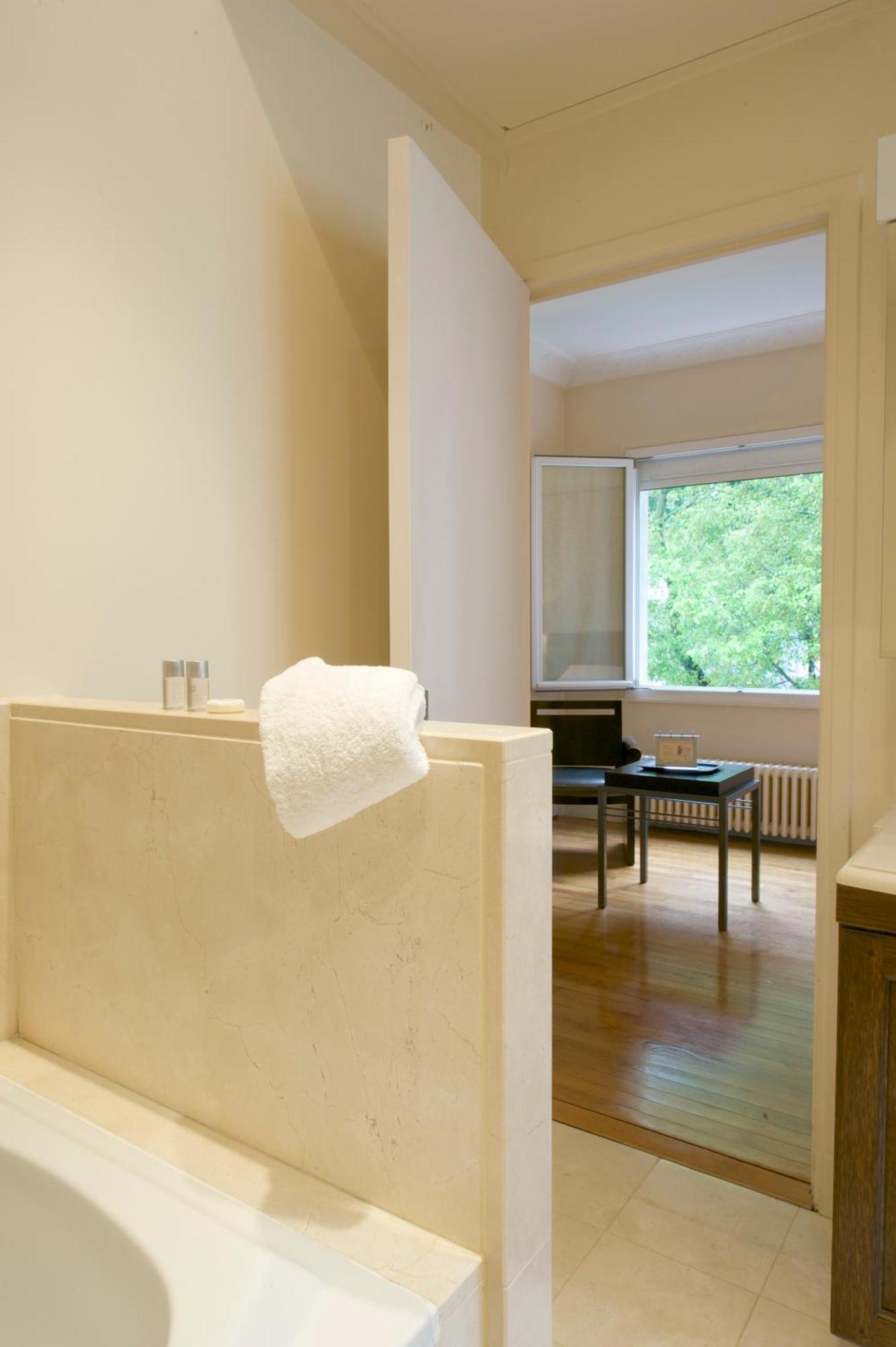 King Room Spa Bath